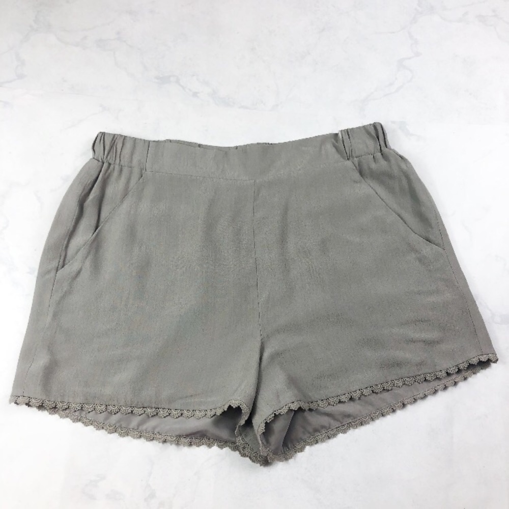 [Cupcakes and Cashmere] Classic Gray Shorts